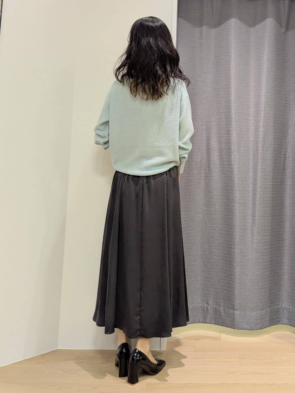 miiさんの「INDIVI｜【ウール混ラメ素材】Vネック煌めきニット」を使ったコーディネート