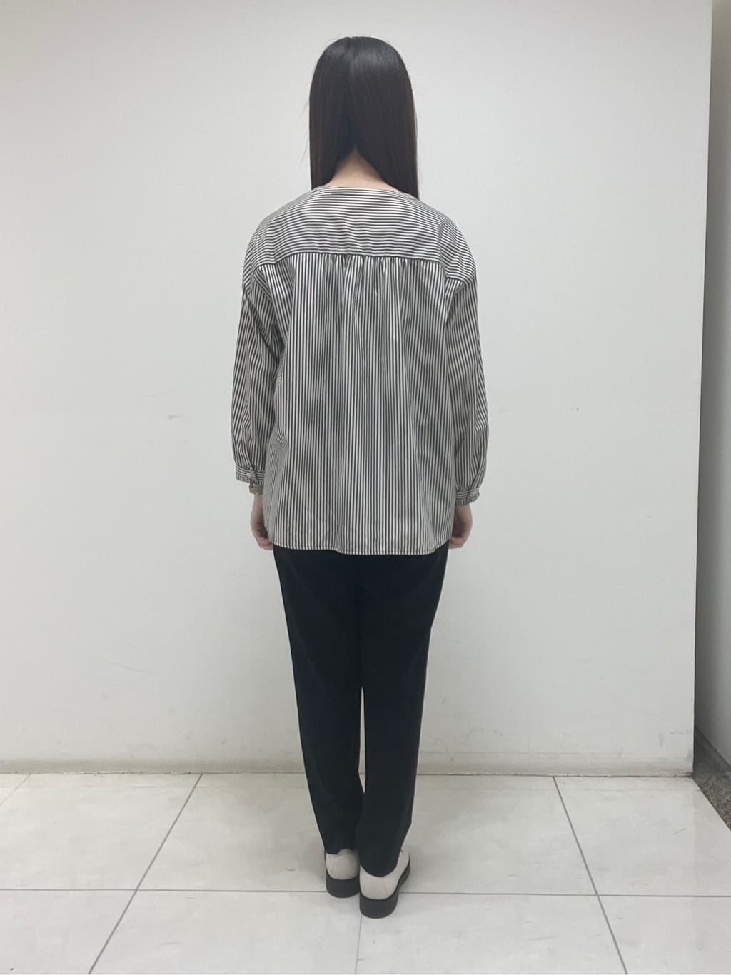 mさんの「INDIVI｜【洗える】胸元タックフリル長袖ブラウス」を使ったコーディネート