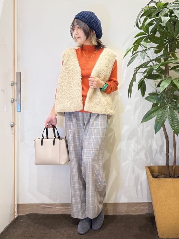 misakiさんの「SHOO･LA･RUE｜ふわふわファーベスト」を使ったコーディネート