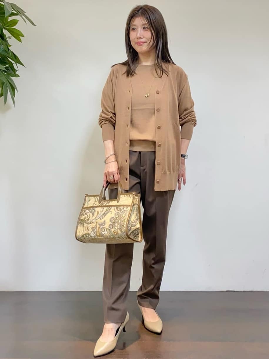 tomoさんの「UNTITLED｜【アンサンブル可/洗える/Vネック】ウールシルクカーディガン」を使ったコーディネート