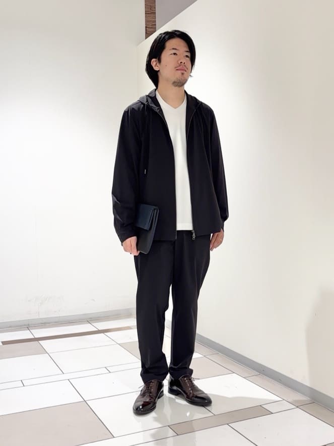 及川さんの「TAKEO KIKUCHI｜【3D ナイロン ストレッチ】ジップアップ フードブルゾン」を使ったコーディネート