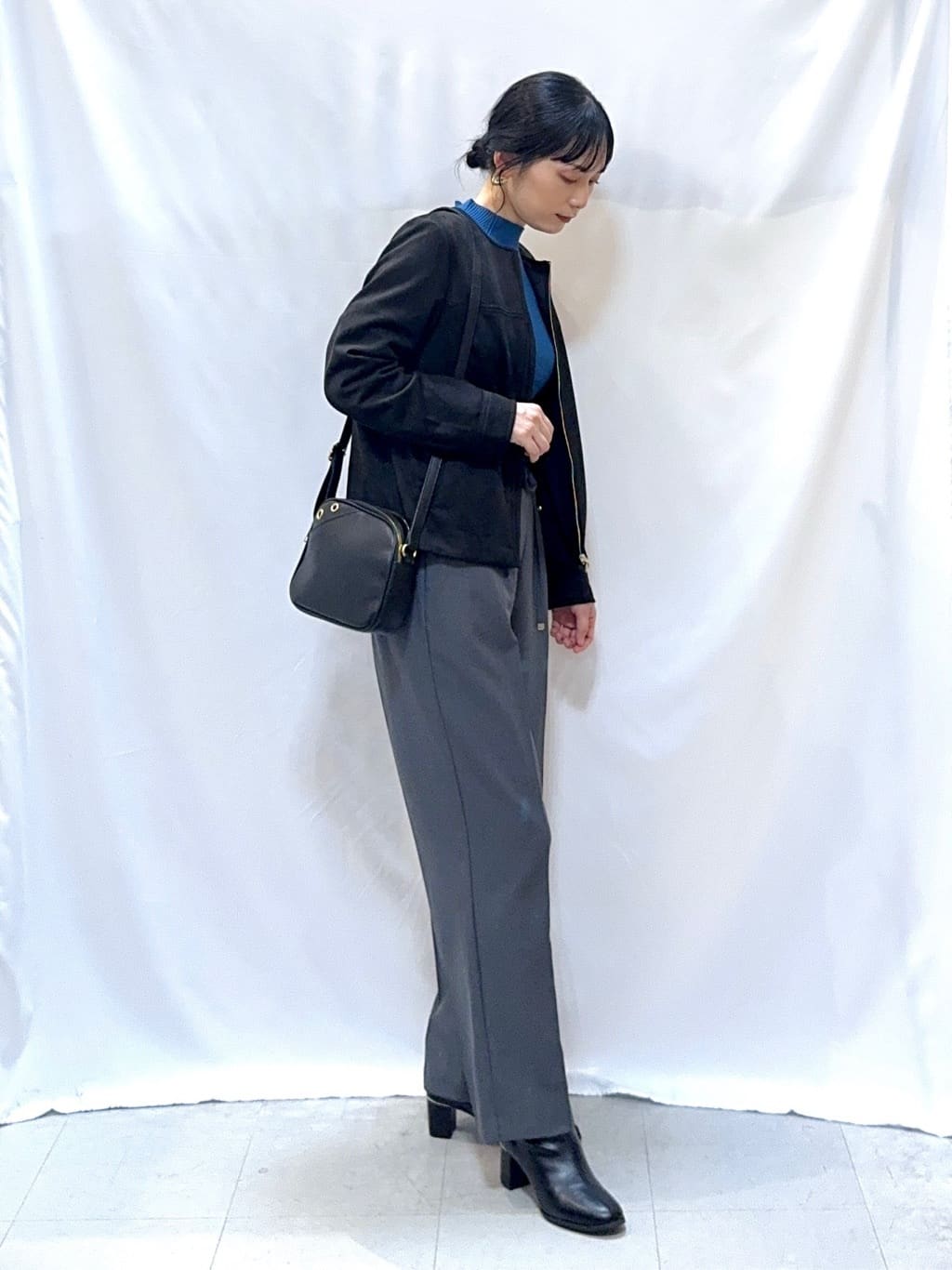 𝐇𝐢𝐫𝐨𝐦𝐢さんの「SHOO･LA･RUE｜【S-LL】ウエストリボンがアクセント ゆったりテーパードパンツ」を使ったコーディネート