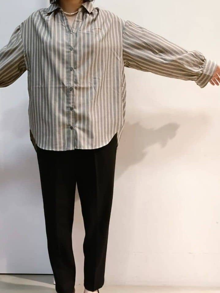 あんさんの「THE SHOP TK｜【後ろ姿もサマになる】ストライプ バックシャーリングシャツ/体型カバー/洗える」を使ったコーディネート