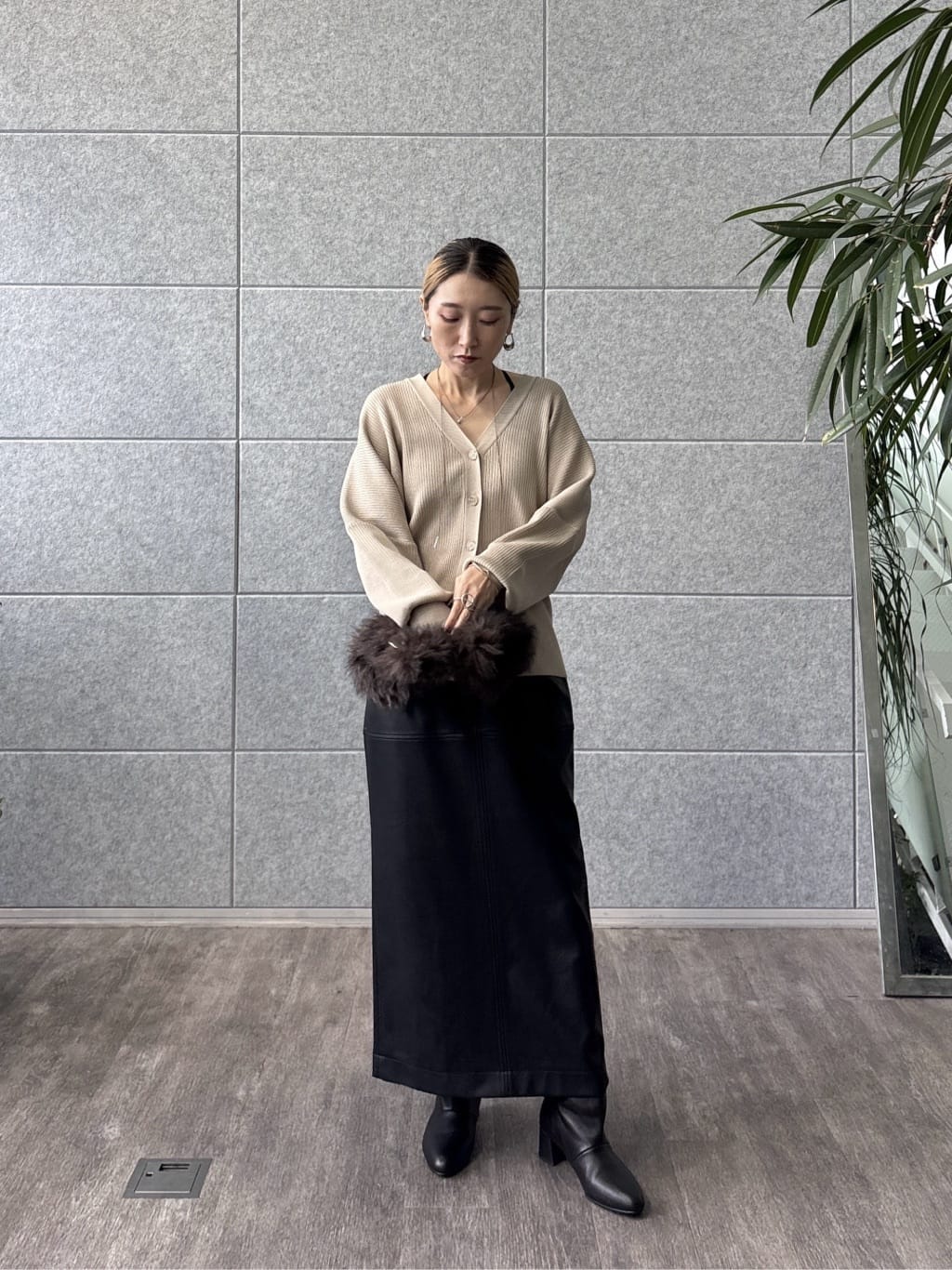 kotakiさんの「INDIVI｜【セットアップ対応】シンセティックレザースカート」を使ったコーディネート