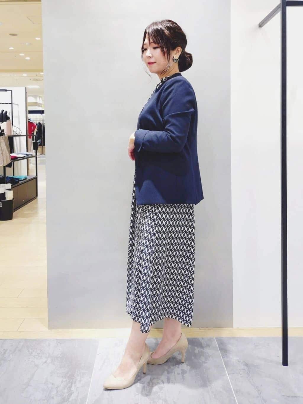 TOMOMIさんの「INDIVI｜【洗える／通勤／スーツ】メランジストレッチ ノーカラージャケット」を使ったコーディネート