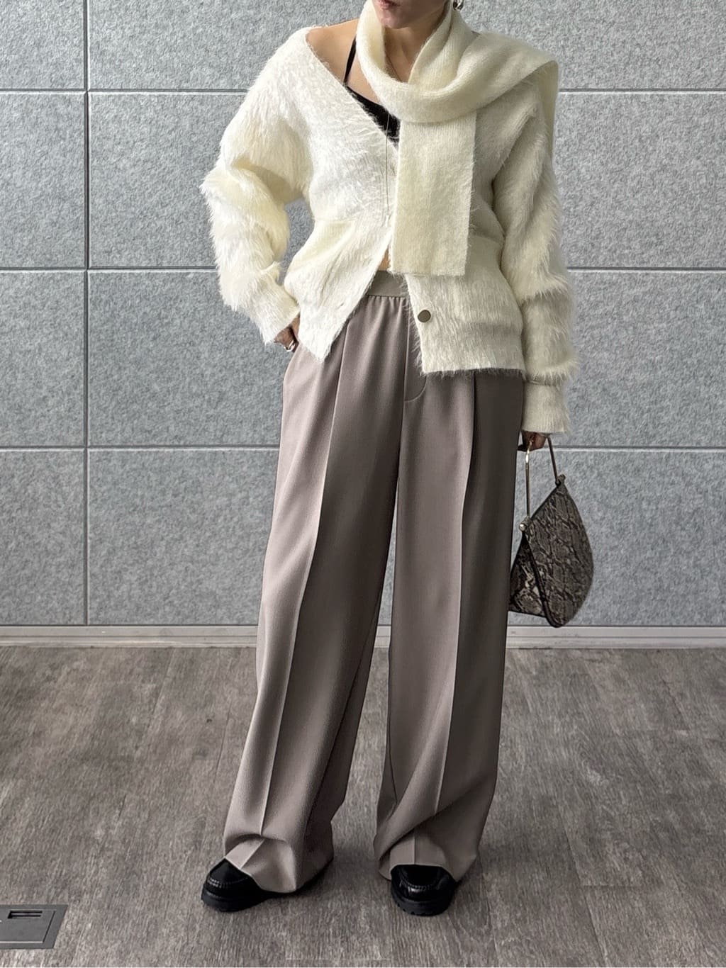 kotakiさんの「INDIVI｜Comfy SET UP｜イージーストレートワイドパンツ【セットアップ対応／通勤/カセット服】」を使ったコーディネート