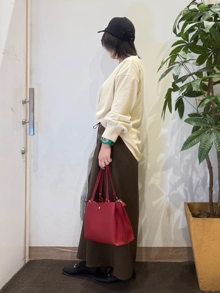 misakiさんの「SHOO･LA･RUE｜【S-LL/2点セット】脚のラインを拾いにくい ベルト付きタックスカーチョパンツ」を使ったコーディネート