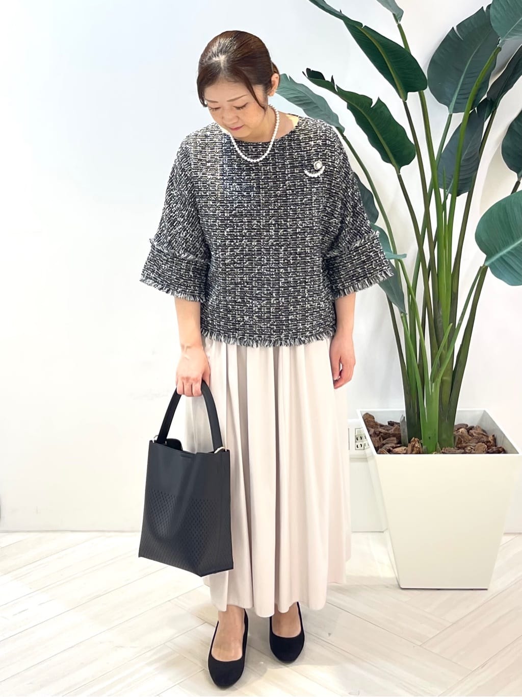 Tomoさんの「UNTITLED｜【きれいめ／体型カバー】ツイードドルマントップス」を使ったコーディネート