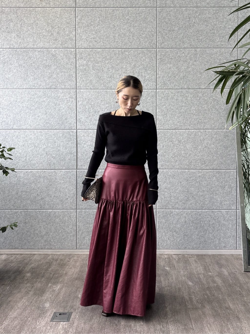 kotakiさんの「INDIVI｜【再入荷】アシメオフショルニット」を使ったコーディネート