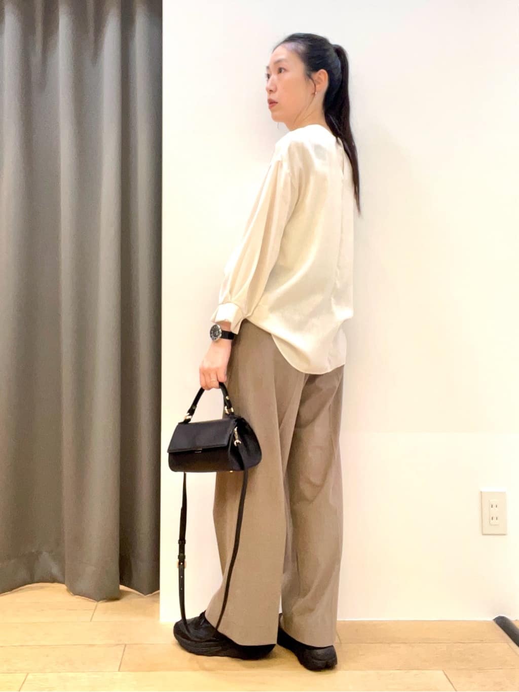 yukoさんの「INDIVI｜【セットアップ可能】スエード調サテンブラウス」を使ったコーディネート