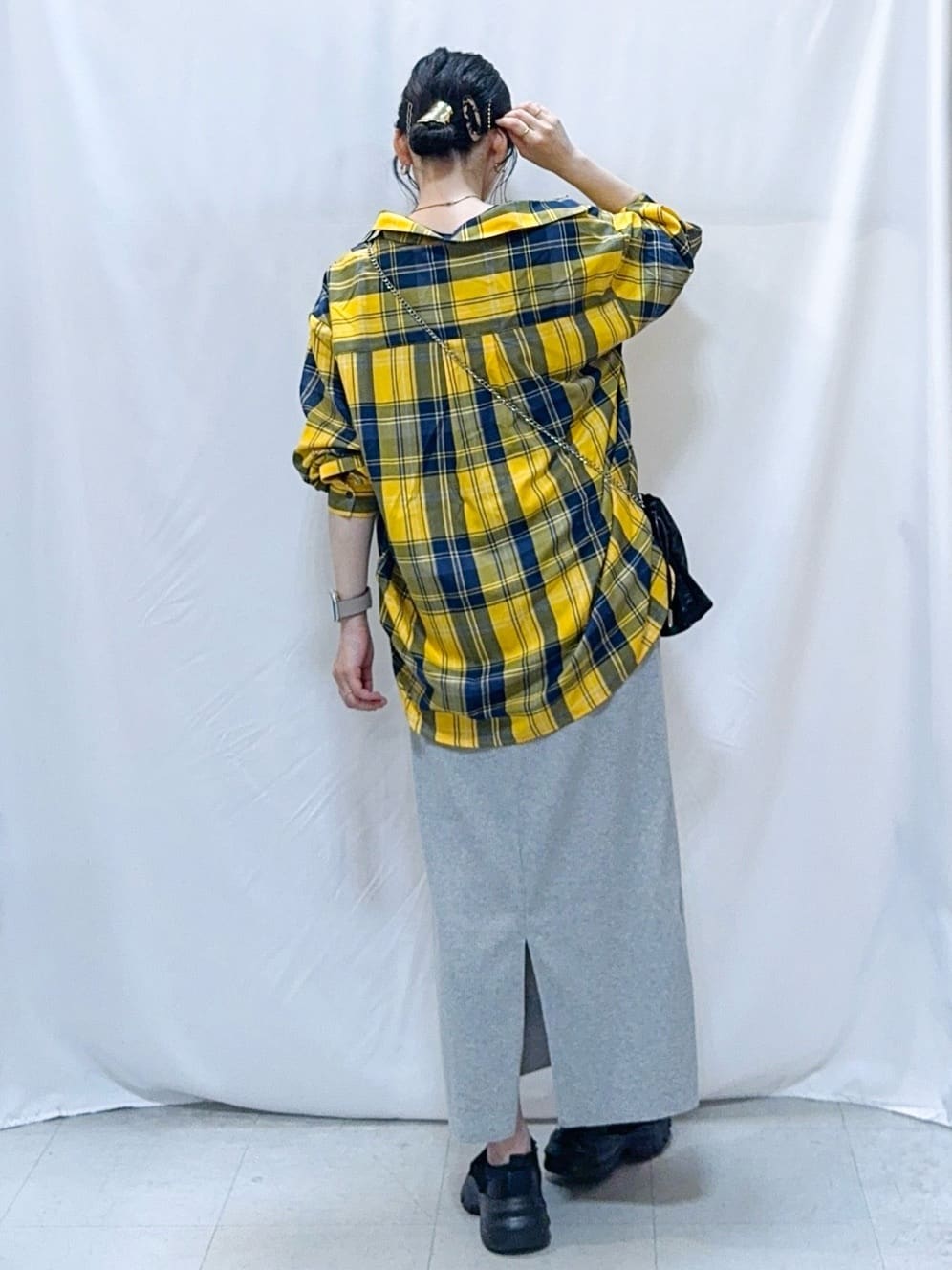𝐇𝐢𝐫𝐨𝐦𝐢さんの「SHOO･LA･RUE｜【洗濯機可/S-LL】程よい抜け感 大人のチェックシャツ」を使ったコーディネート