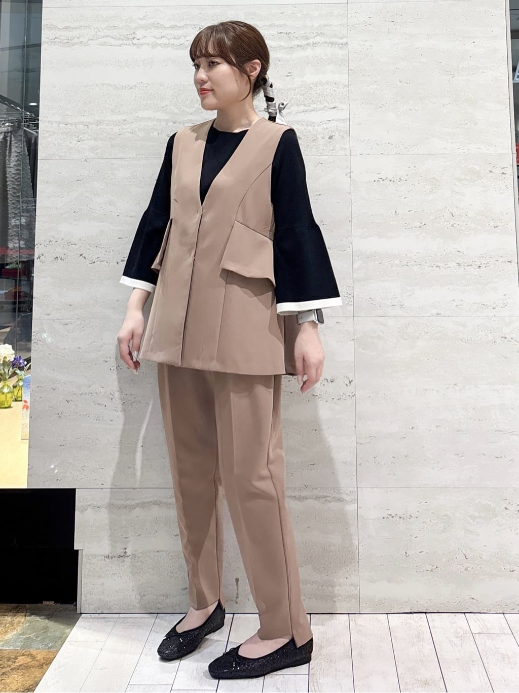 かほさんの「OPAQUE.CLIP｜ステップヘムテーパードパンツ／セットアップ対応可【洗濯機洗い可】」を使ったコーディネート