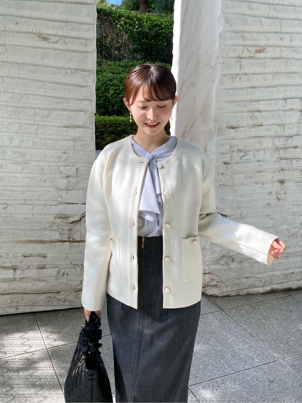 みさかさんの「index｜ボウタイフリルトップス【洗濯機OK／ストレッチ／イージーアイロン／防シワ】《S～3L》」を使ったコーディネート