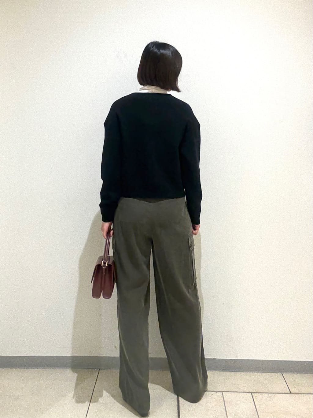 Itoさんの「UNTITLED｜【大人きれいめ/ストレート/ワイド】キュプラカーゴパンツ」を使ったコーディネート