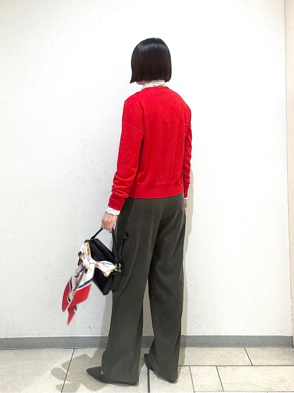 Itoさんの「UNTITLED｜【大人きれいめ/ストレート/ワイド】キュプラカーゴパンツ」を使ったコーディネート