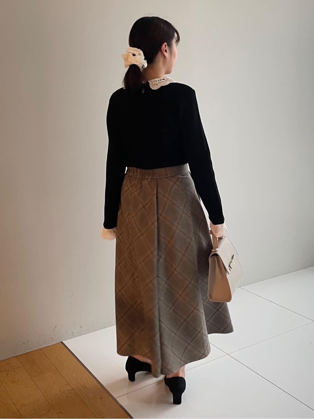 abeさんの「Couture brooch｜【通勤・大人可愛い】TRチェックスカート」を使ったコーディネート