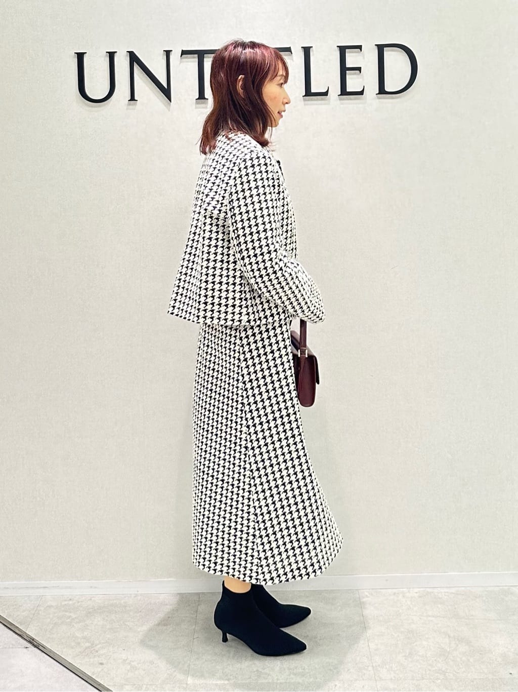 Miwaさんの「UNTITLED｜【1枚で着映え/オンオフ着回し】フリルサテンブラウス」を使ったコーディネート