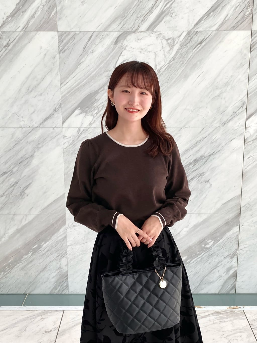 みさかさんの「index｜バイカラーパフスリーブニット【洗濯機OK】」を使ったコーディネート