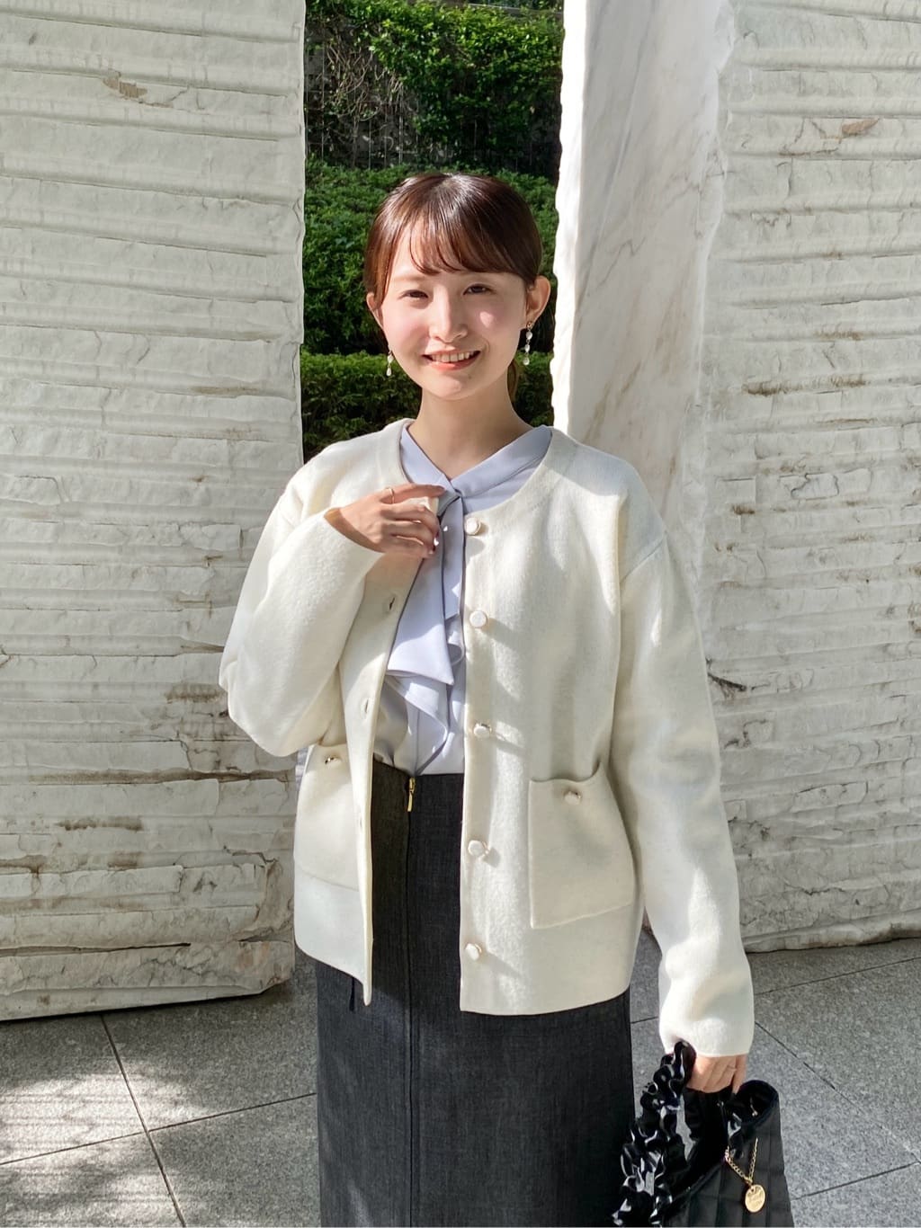 みさかさんの「index｜ボウタイフリルトップス【洗濯機OK／ストレッチ／イージーアイロン／防シワ】《S～3L》」を使ったコーディネート