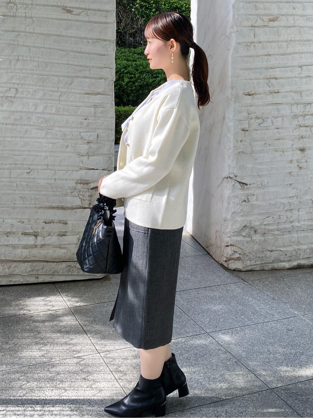 みさかさんの「index｜ボウタイフリルトップス【洗濯機OK／ストレッチ／イージーアイロン／防シワ】《S～3L》」を使ったコーディネート