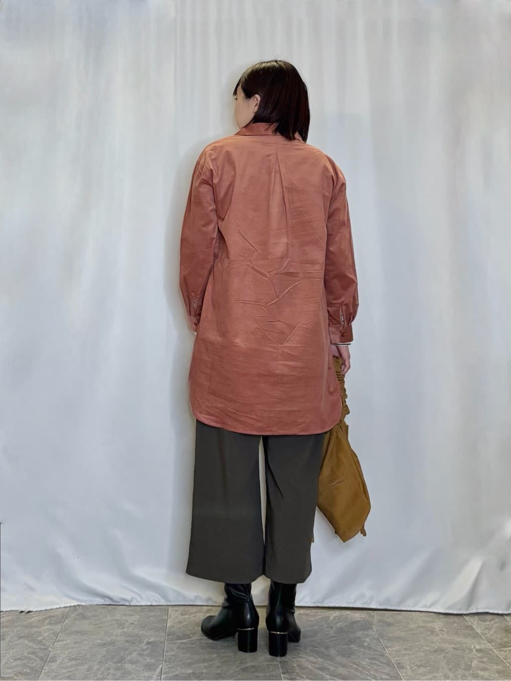 ネリさんの「SHOO･LA･RUE｜【洗濯機可/S-LL】すっきり見えにこだわった コーデュロイチュニックワンピース」を使ったコーディネート