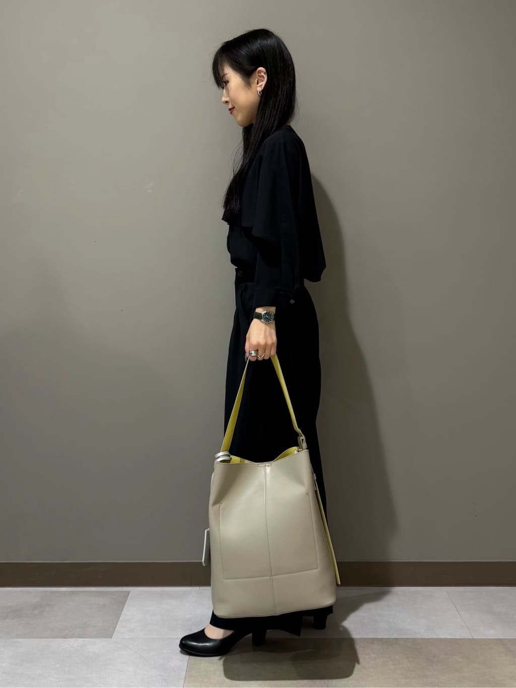 KEIKOさんの「INDIVI｜【羽織りとしても活躍！】ケープカラーブラウス」を使ったコーディネート