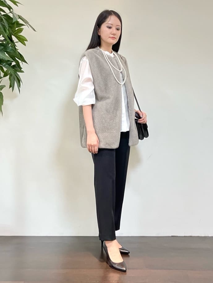 カレンさんの「UNTITLED｜【トレンド/ジレ】フェイクファーベスト」を使ったコーディネート