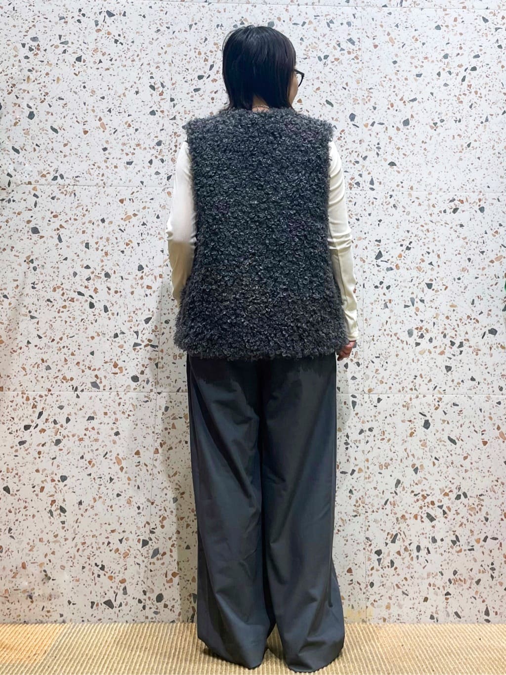 シゲリさんの「OPAQUE.CLIP｜カーリーフェイクファーベスト【洗濯機OK】」を使ったコーディネート