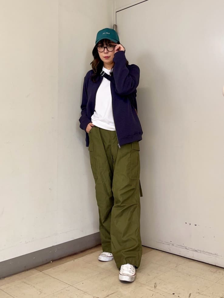 iwさんの「TAKEO KIKUCHI｜【尾州織】ブリスタ Vネック カットソー」を使ったコーディネート