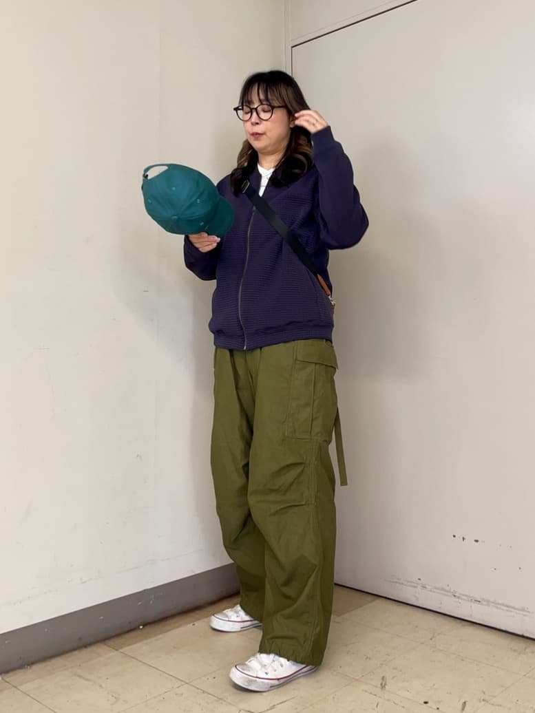 iwさんの「TAKEO KIKUCHI｜【尾州織】ブリスタ Vネック カットソー」を使ったコーディネート