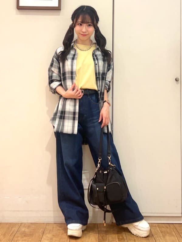 AIRIさんの「SHOO･LA･RUE｜グラフィックアソート ベーシックロンT」を使ったコーディネート