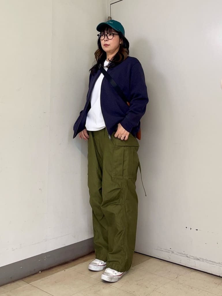 iwさんの「TAKEO KIKUCHI｜【尾州織】ブリスタ Vネック カットソー」を使ったコーディネート