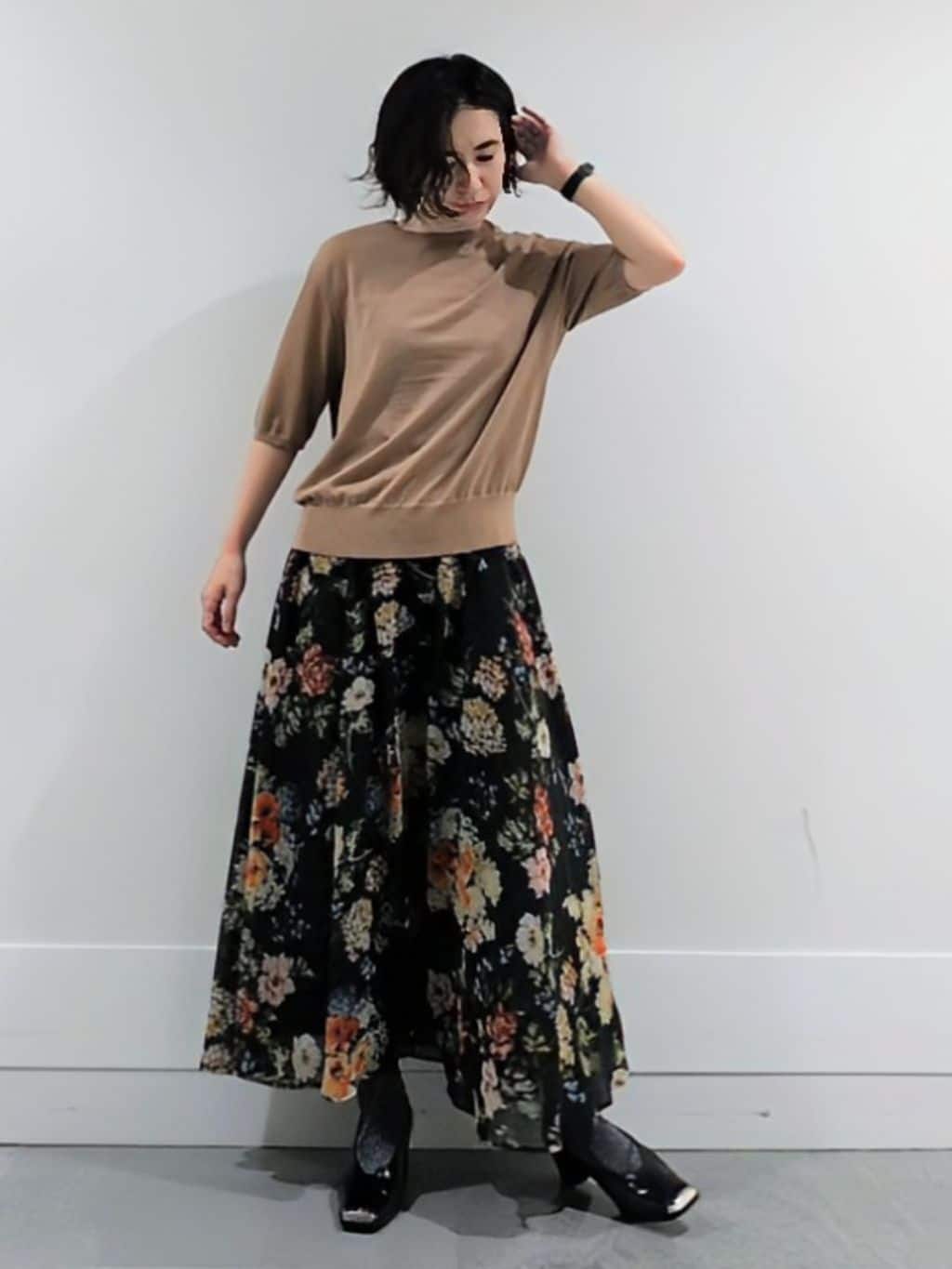 ミズタさんの「UNTITLED｜【アンサンブル可/洗える/Vネック】ウールシルクカーディガン」を使ったコーディネート