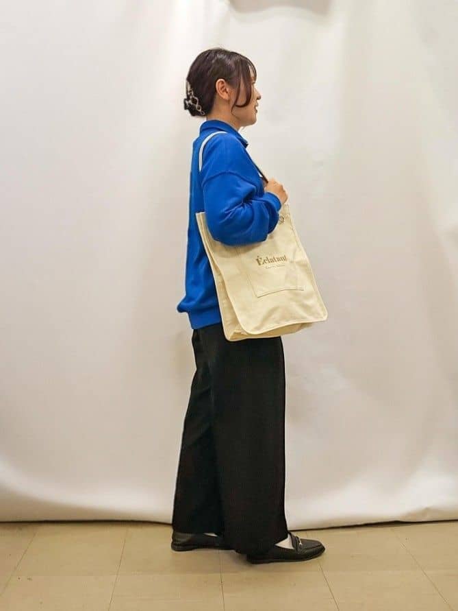 かなさんの「SHOO･LA･RUE｜8色の選べる楽しさ ハーフジップ オーバーサイズスウェット」を使ったコーディネート