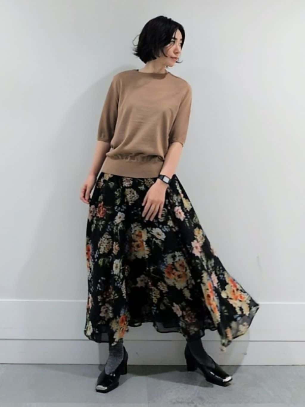 ミズタさんの「UNTITLED｜【アンサンブル可/洗える/Vネック】ウールシルクカーディガン」を使ったコーディネート
