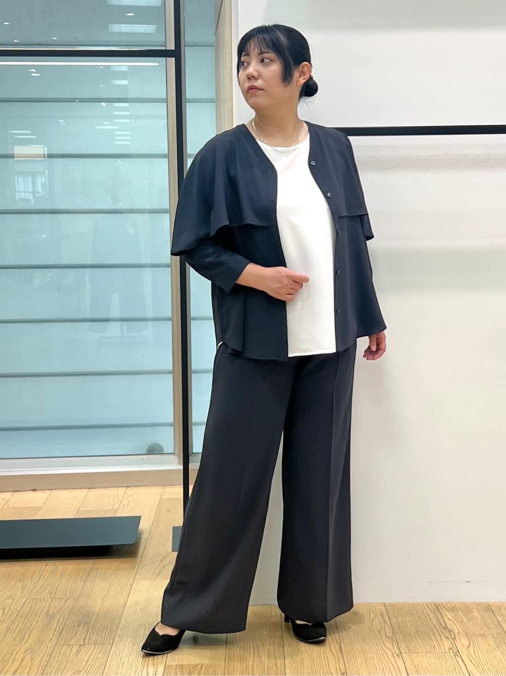 shimaさんの「INDIVI｜【羽織りとしても活躍！】ケープカラーブラウス」を使ったコーディネート