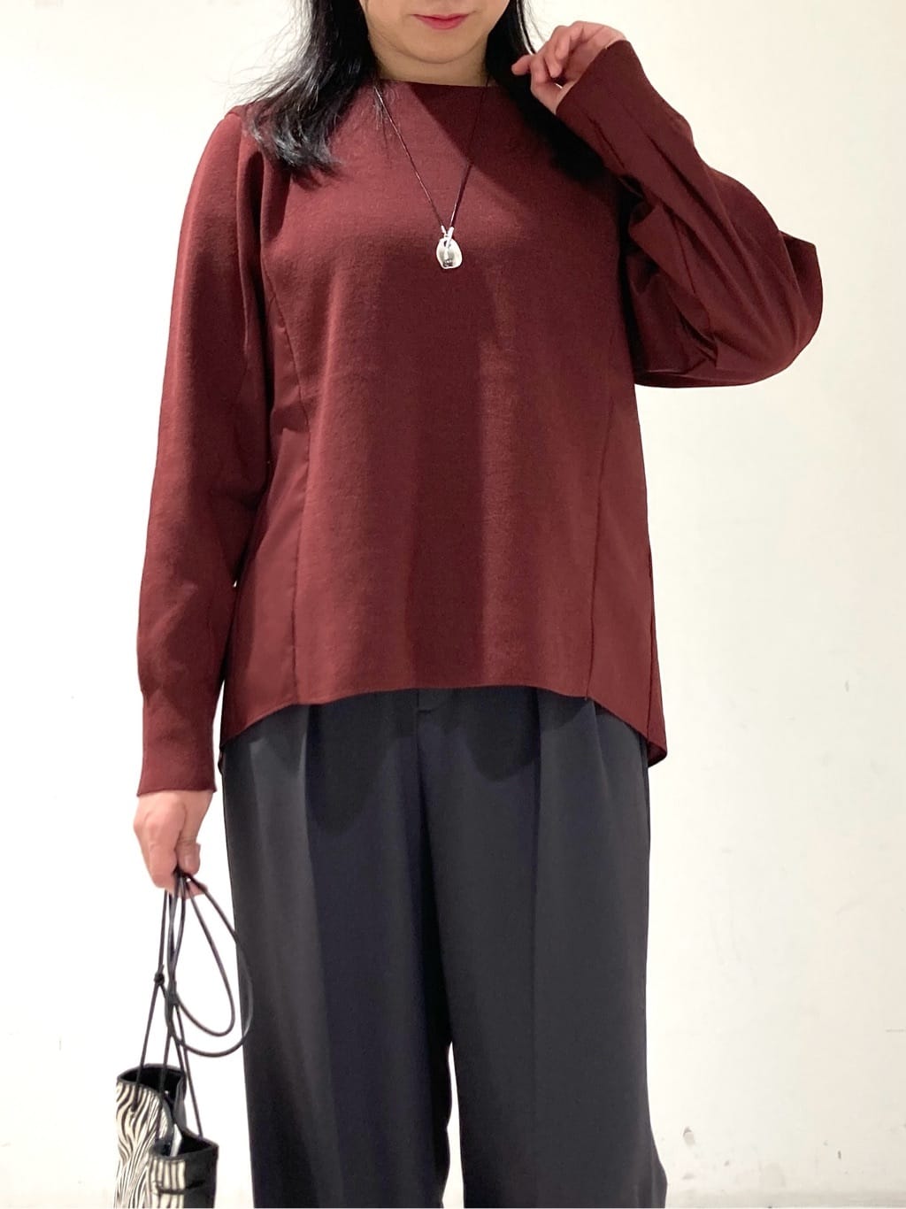 momokoさんの「INDIVI｜【洗える／選べる8色】トーンアップニット」を使ったコーディネート