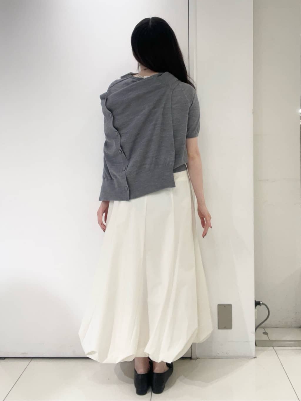 moeさんの「UNTITLED｜【アンサンブル可/洗える/Vネック】ウールシルクカーディガン」を使ったコーディネート