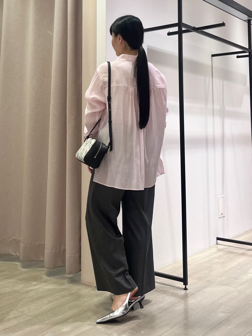 hasuさんの「INDIVI｜【体型カバー／清涼感】シアーオーバーシャツ」を使ったコーディネート
