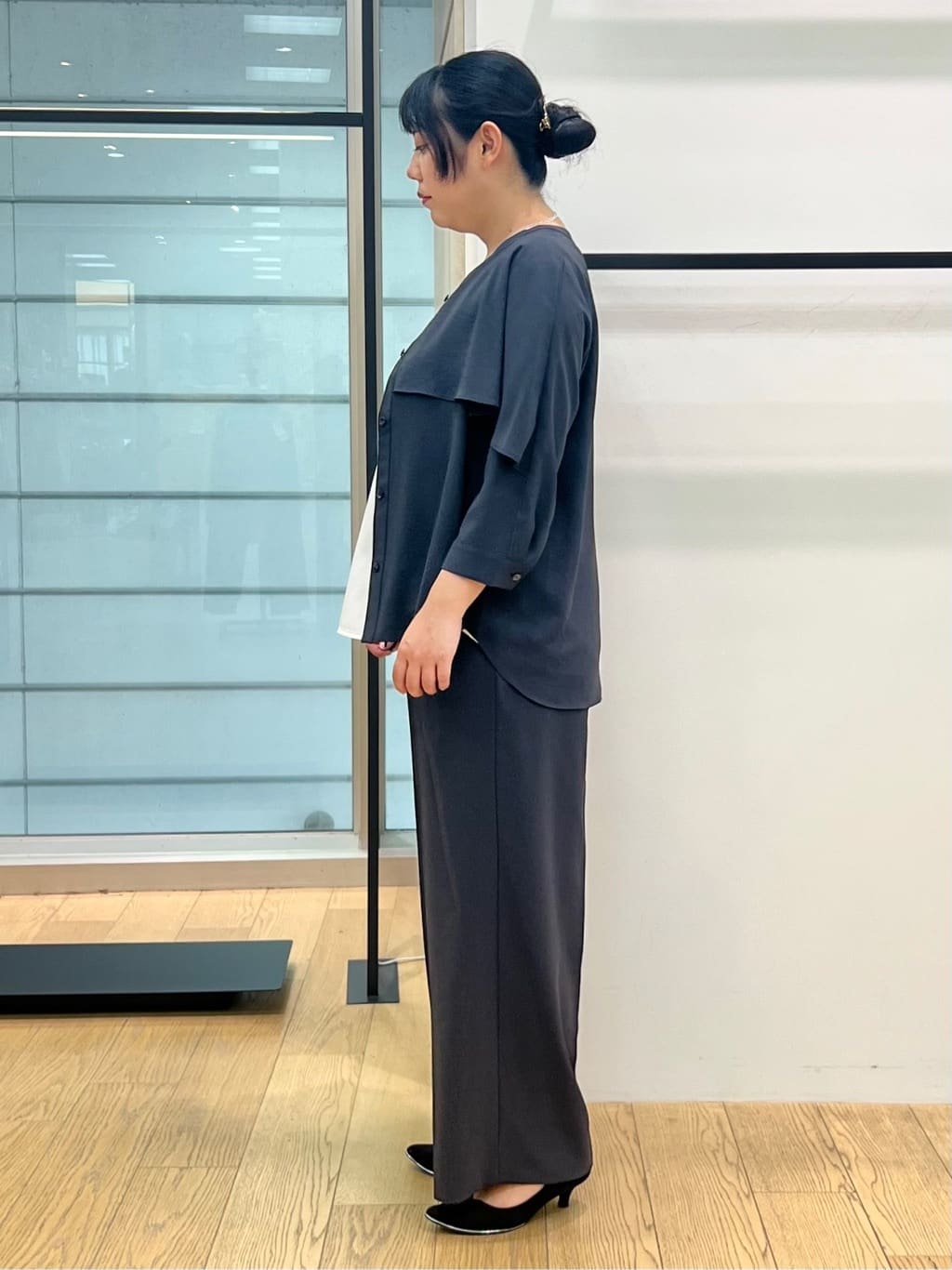shimaさんの「INDIVI｜【羽織りとしても活躍！】ケープカラーブラウス」を使ったコーディネート