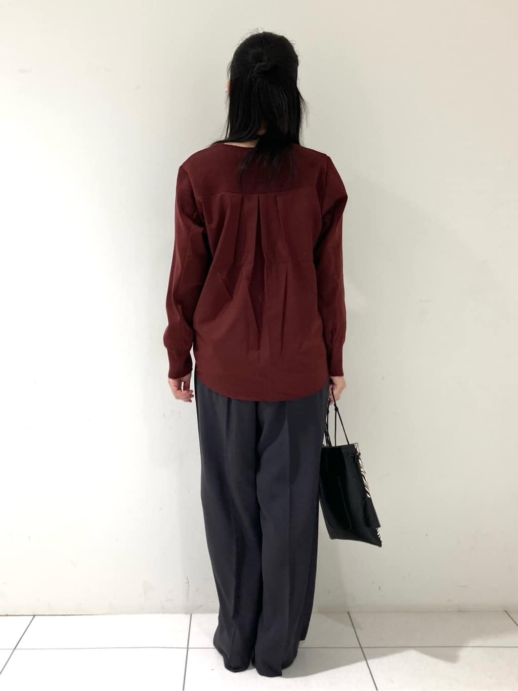 momokoさんの「INDIVI｜【洗える／選べる8色】トーンアップニット」を使ったコーディネート