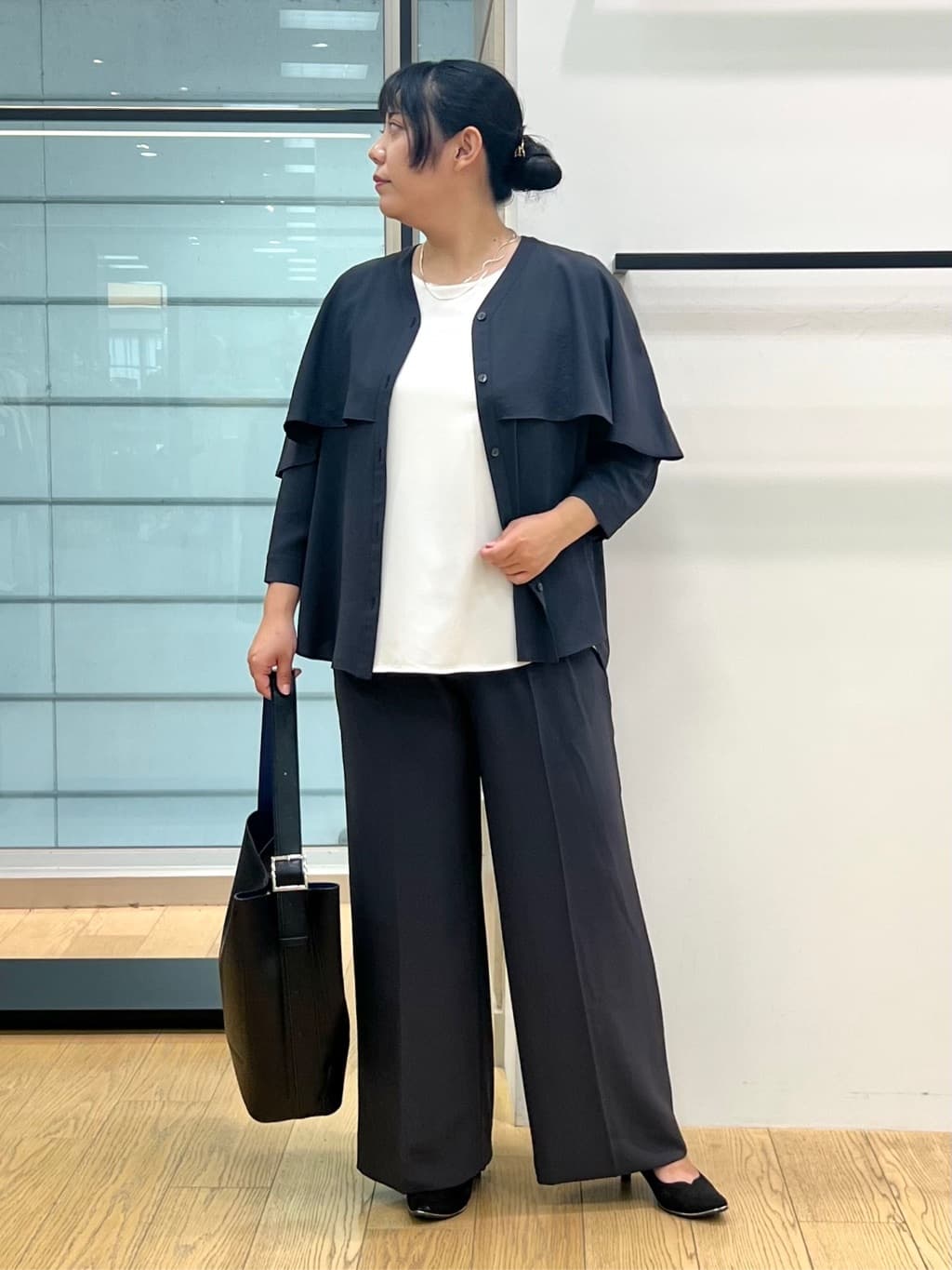 shimaさんの「INDIVI｜【羽織りとしても活躍！】ケープカラーブラウス」を使ったコーディネート
