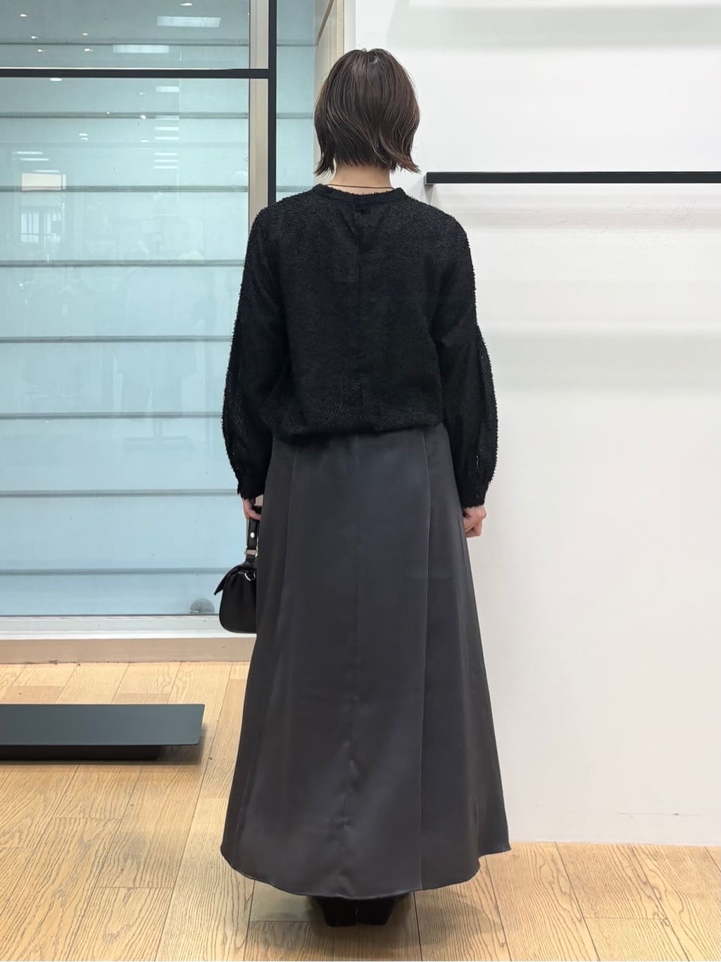 asamiさんの「INDIVI｜【UVケア／セットアップ可能】スエード調サテンスカート」を使ったコーディネート