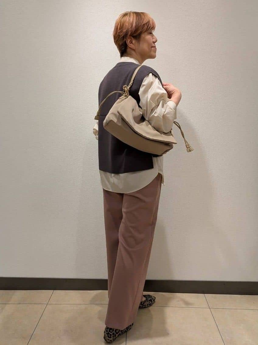 yoshiさんの「Reflect｜【さらっと一枚で決まる／重ね着にもおすすめ◎】タックスリーブシャツブラウス」を使ったコーディネート