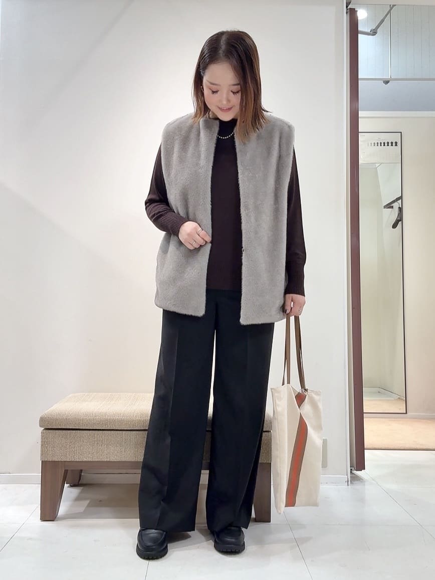 YUIさんの「UNTITLED｜【トレンド/ジレ】フェイクファーベスト」を使ったコーディネート