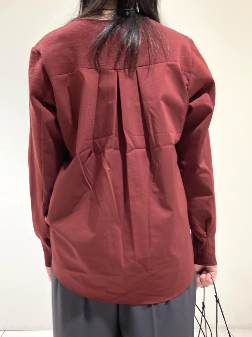 momokoさんの「INDIVI｜【洗える／選べる8色】トーンアップニット」を使ったコーディネート