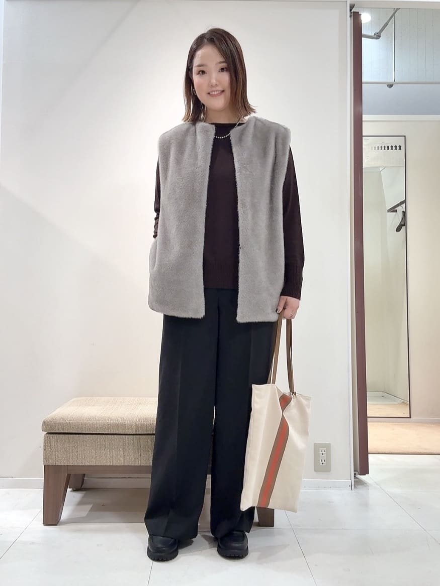 YUIさんの「UNTITLED｜【トレンド/ジレ】フェイクファーベスト」を使ったコーディネート