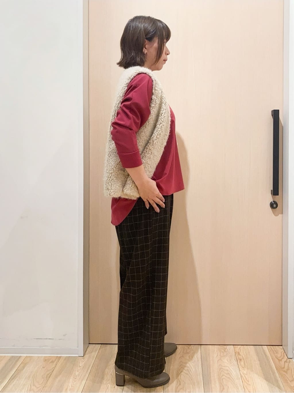 yocchiさんの「SHOO･LA･RUE｜ふわふわファーベスト」を使ったコーディネート
