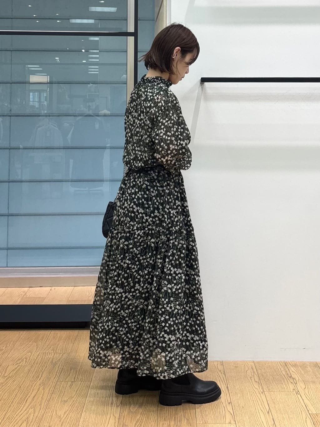 asamiさんの「INDIVI｜【秋映え柄/セットアップ可能】フラワーシフォンブラウス」を使ったコーディネート