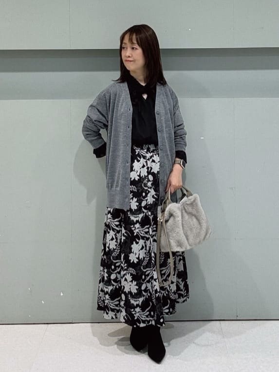makiさんの「UNTITLED｜【アンサンブル可/洗える/Vネック】ウールシルクカーディガン」を使ったコーディネート